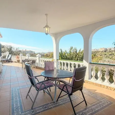 فيلة La Paloma Blanca